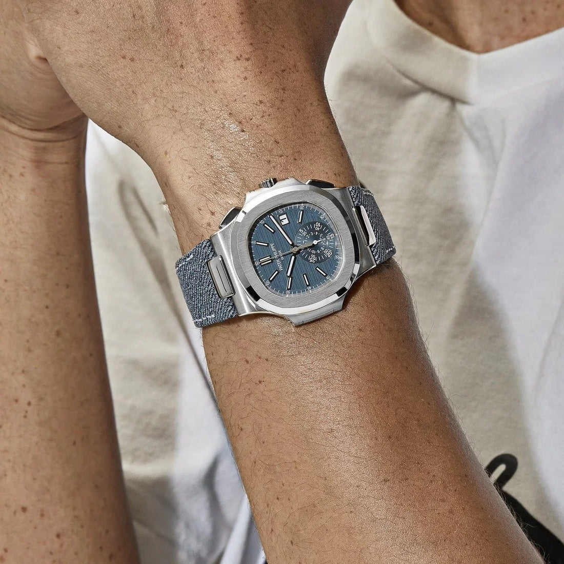 Patek Philippe Nautilus Blue Dial 41 mm Rubber Strap Men's Watch (Ref. V2)